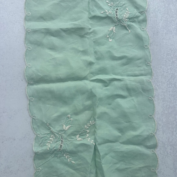 Elegant Embroidered Scarf - Green Pocket Square Towel - Picture 4 of 12